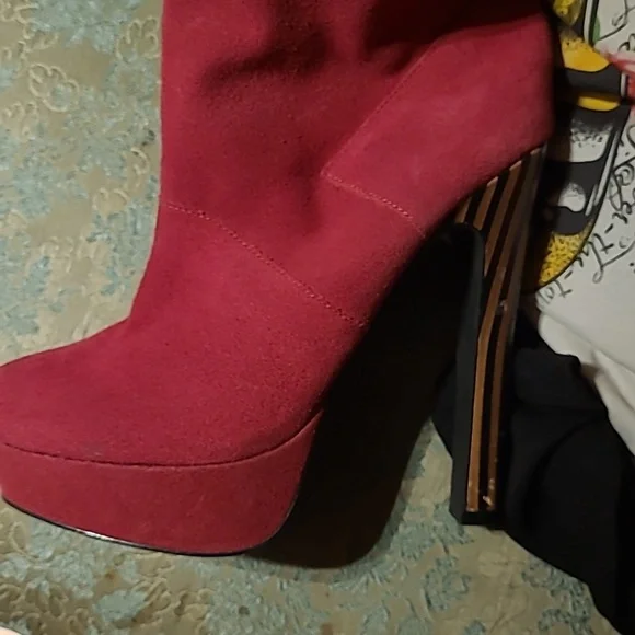 Boots - Picture 5 of 6